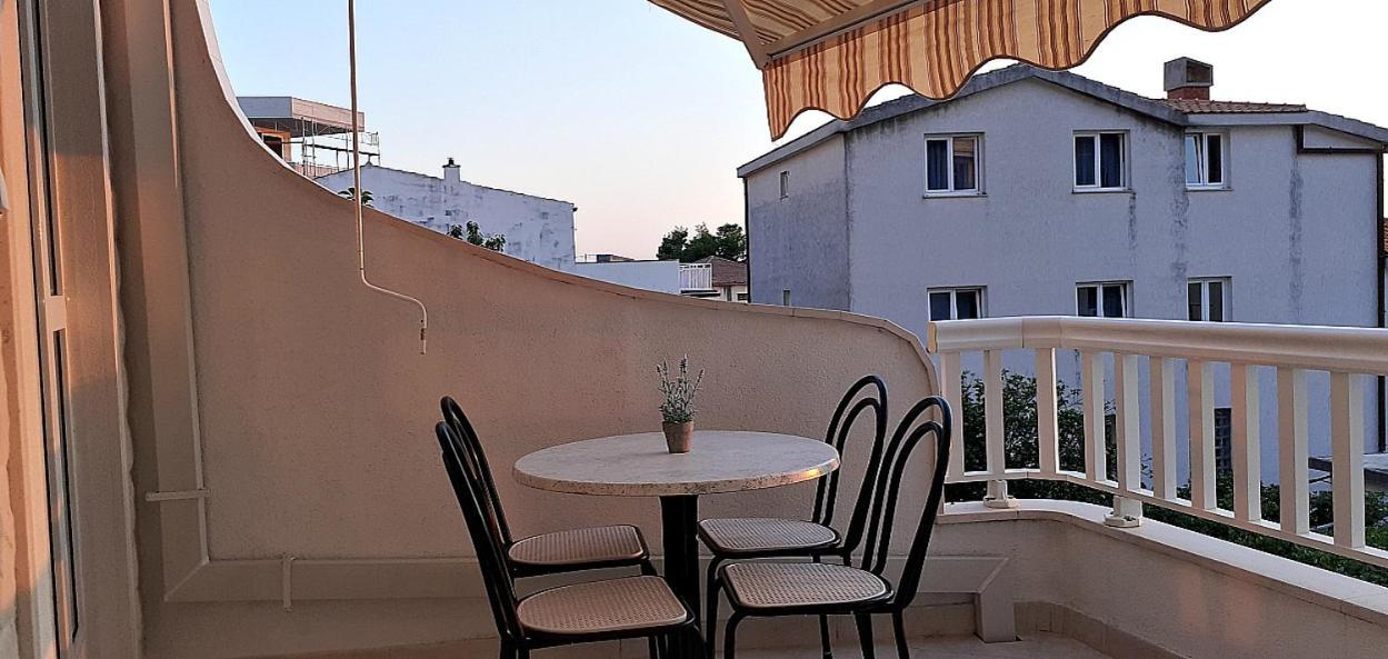 Apartments Villa Bonaca Baska Voda Phòng bức ảnh