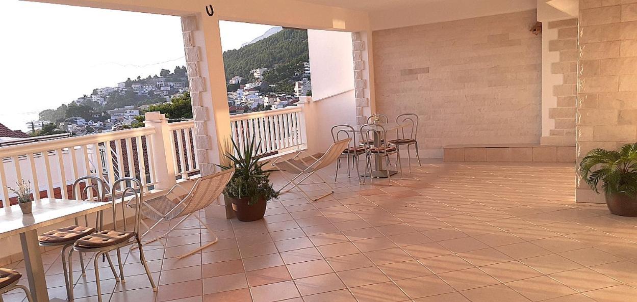 Apartments Villa Bonaca Baska Voda Phòng bức ảnh