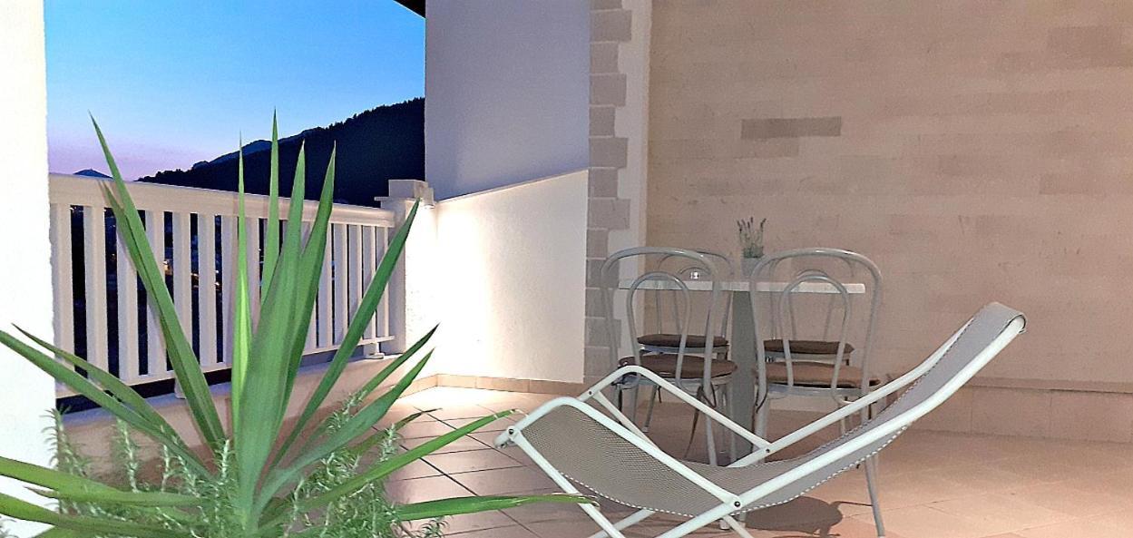 Apartments Villa Bonaca Baska Voda Phòng bức ảnh
