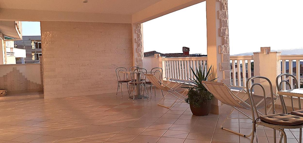 Apartments Villa Bonaca Baska Voda Phòng bức ảnh