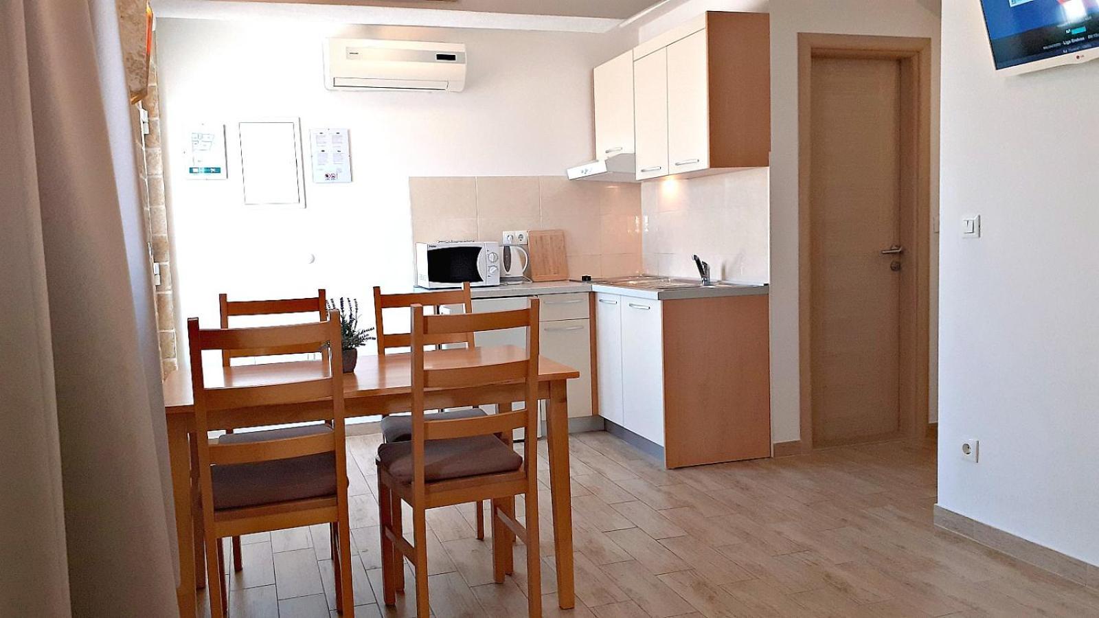 Apartments Villa Bonaca Baska Voda Phòng bức ảnh