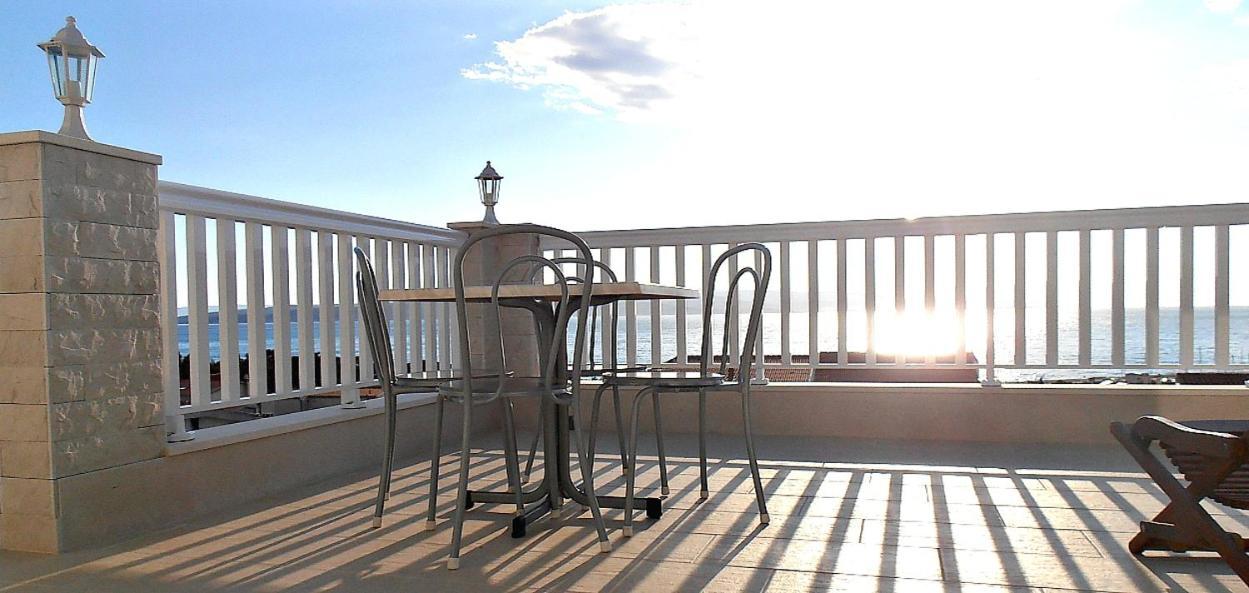 Apartments Villa Bonaca Baska Voda Phòng bức ảnh