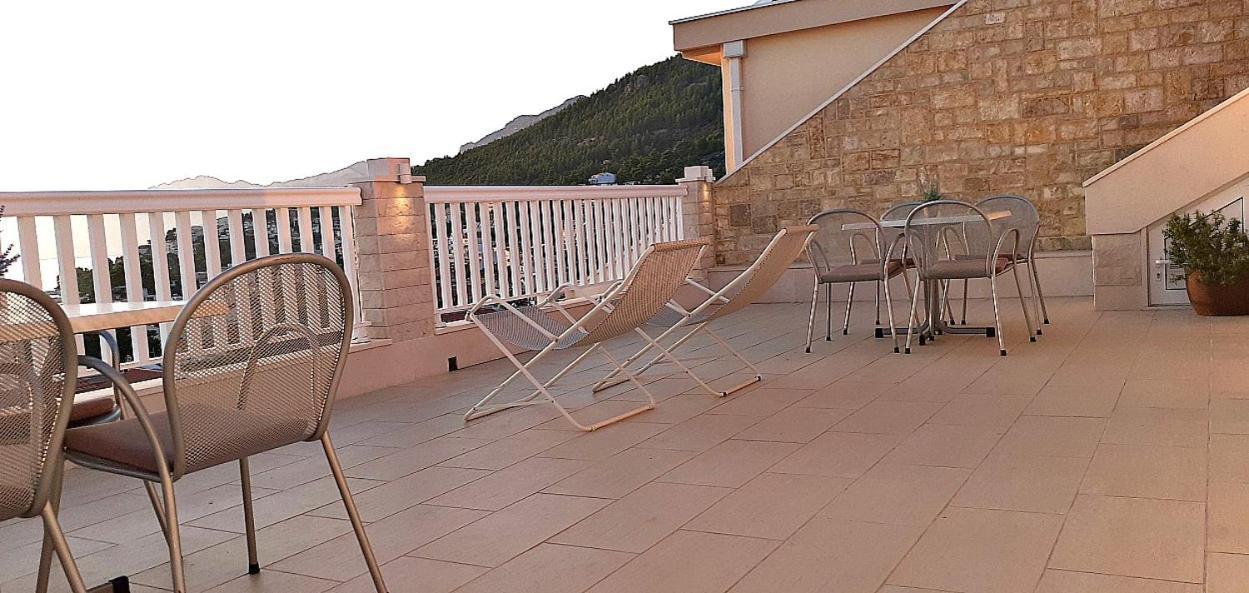 Apartments Villa Bonaca Baska Voda Phòng bức ảnh