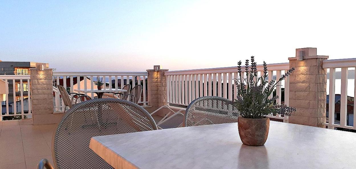 Apartments Villa Bonaca Baska Voda Phòng bức ảnh