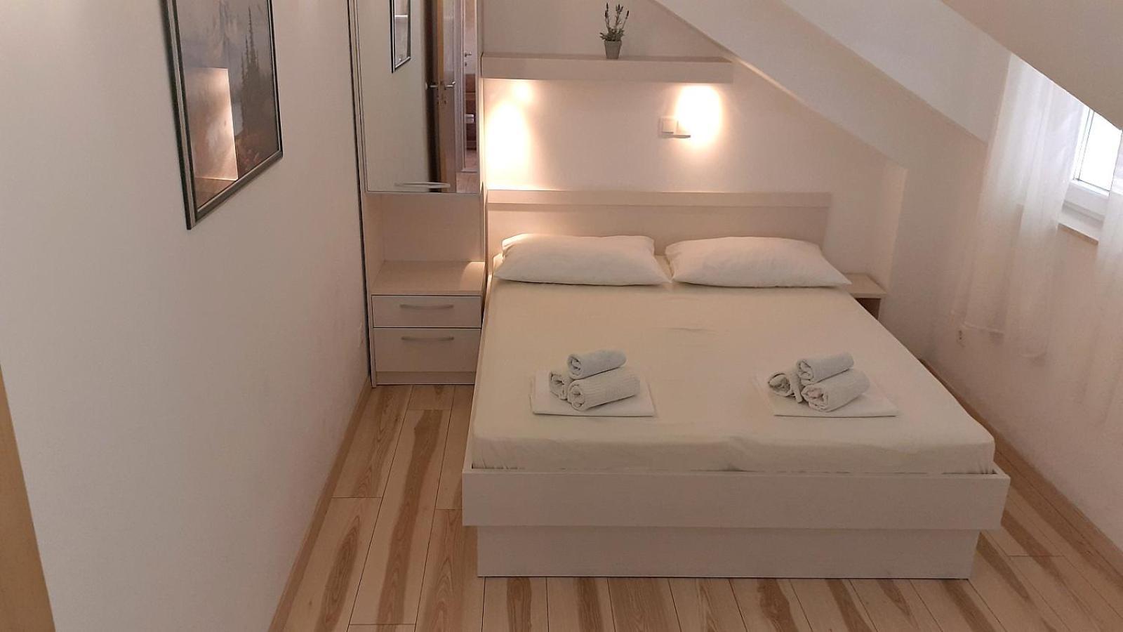 Apartments Villa Bonaca Baska Voda Phòng bức ảnh